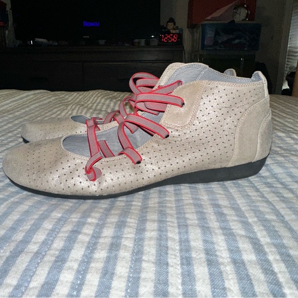 Sundance Shoes Pewter Leather Perforated US Size 6.5/7 - Picture 5 of 12